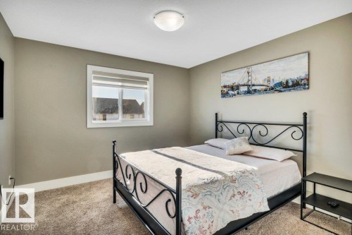3235 16 Avenue, Edmonton, AB - Indoor Photo Showing Bedroom
