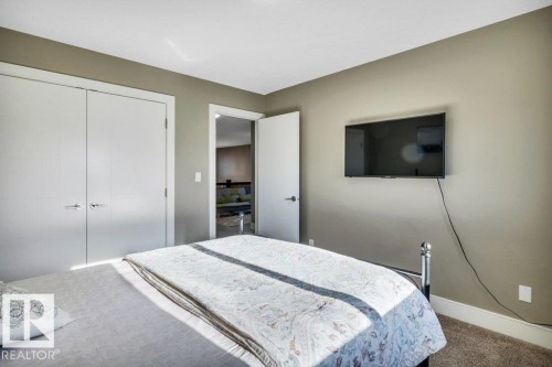 3235 16 Avenue, Edmonton, AB - Indoor Photo Showing Bedroom