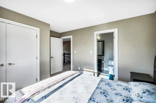 3235 16 Avenue, Edmonton, AB - Indoor Photo Showing Bedroom
