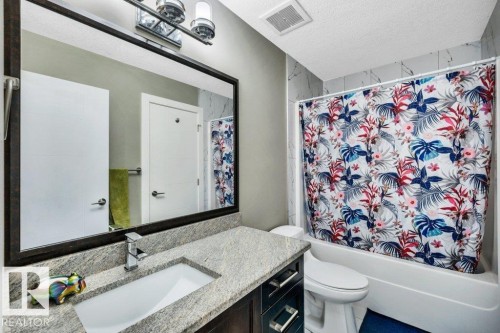 3235 16 Avenue, Edmonton, AB - Indoor Photo Showing Bathroom