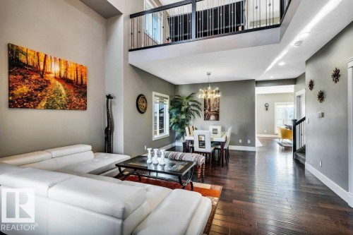 3235 16 Avenue, Edmonton, AB - Indoor Photo Showing Living Room