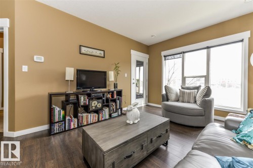 203 10518 113 Street, Edmonton, AB - Indoor Photo Showing Living Room