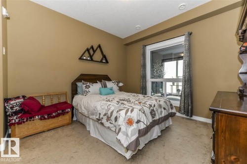 203 10518 113 Street, Edmonton, AB - Indoor Photo Showing Living Room