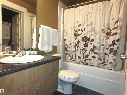 203 10518 113 Street, Edmonton, AB - Indoor Photo Showing Bathroom