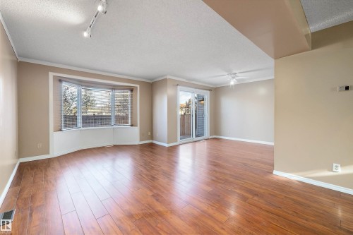 17423 92 Avenue, Edmonton, AB - Indoor Photo Showing Living Room