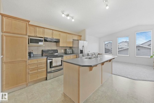 119 Brintnell Boulevard, Edmonton, AB - Indoor Photo Showing Kitchen