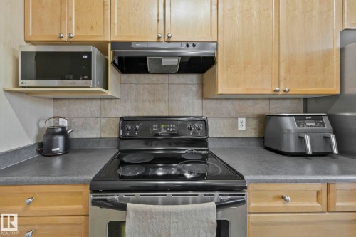 119 Brintnell Boulevard, Edmonton, AB - Indoor Photo Showing Kitchen