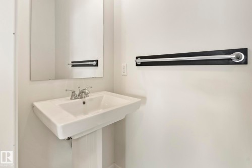 5404 22 Avenue, Edmonton, AB - Indoor Photo Showing Bathroom