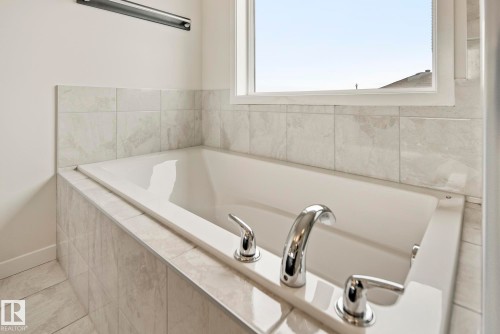 5404 22 Avenue, Edmonton, AB - Indoor Photo Showing Bathroom