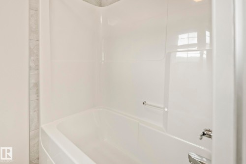5404 22 Avenue, Edmonton, AB - Indoor Photo Showing Bathroom