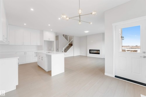 17839 7 St, Edmonton, AB - Indoor Photo Showing Kitchen