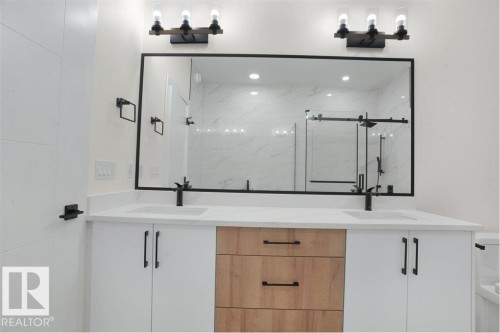 8447 Mayday Link, Edmonton, AB - Indoor Photo Showing Bathroom