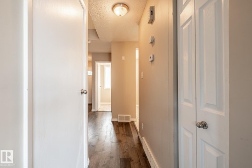 Edmonton, AB - Indoor Photo Showing Other Room