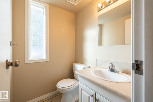 Edmonton, AB - Indoor Photo Showing Bathroom