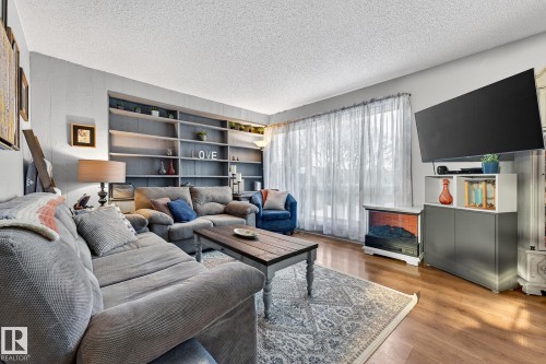 166 Grandin Village NW  St. Albert, AB T8N 2J3