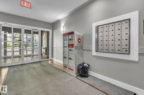 10046 110 Street, Edmonton, AB - Indoor Photo Showing Other Room