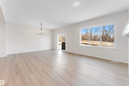 17811 7 St, Edmonton, AB - Indoor Photo Showing Living Room