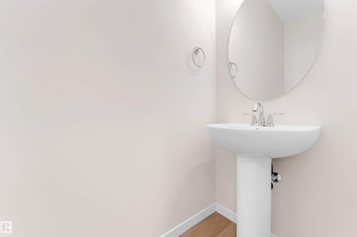 17811 7 St, Edmonton, AB - Indoor Photo Showing Bathroom