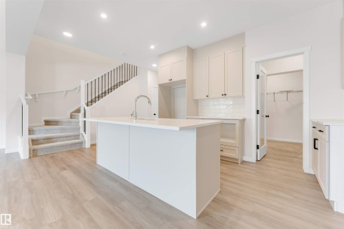 17811 7 St, Edmonton, AB - Indoor Photo Showing Kitchen
