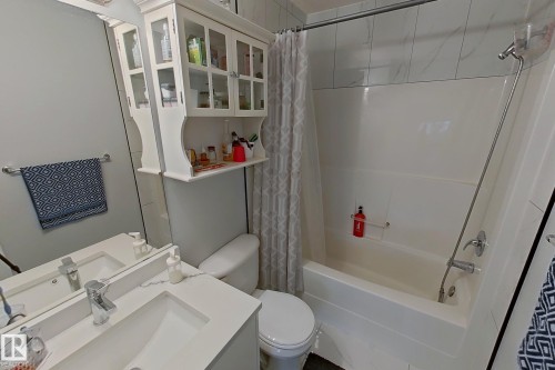 Full bath with shower / bath combination with curtain and vanity - 315 Wild Rose Way, Edmonton, AB - Indoor Photo Showing Bathroom