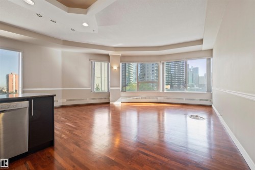 601 10106 105 Street, Edmonton, AB - Indoor