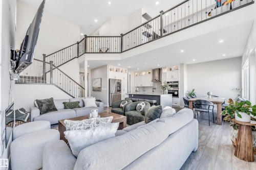 2404 13 Avenue, Edmonton, AB - Indoor Photo Showing Living Room