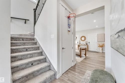 2404 13 Avenue, Edmonton, AB - Indoor Photo Showing Other Room