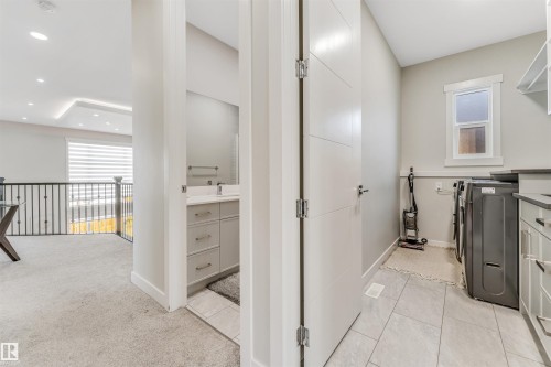 2404 13 Avenue, Edmonton, AB - Indoor Photo Showing Other Room