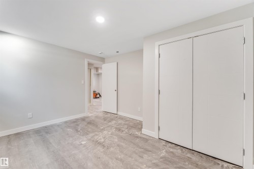 2404 13 Avenue, Edmonton, AB - Indoor Photo Showing Other Room