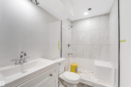 2404 13 Avenue, Edmonton, AB - Indoor Photo Showing Bathroom