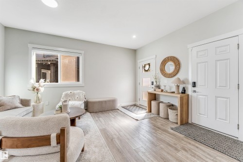 2404 13 Avenue, Edmonton, AB - Indoor