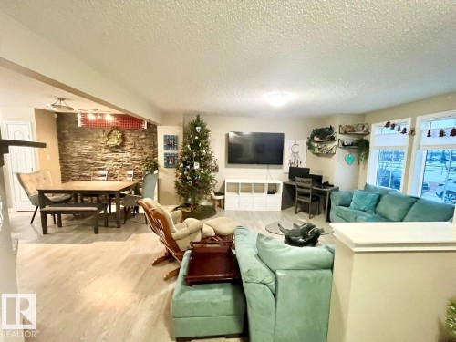 9340 211 Street Nw, Edmonton, AB - Indoor Photo Showing Living Room