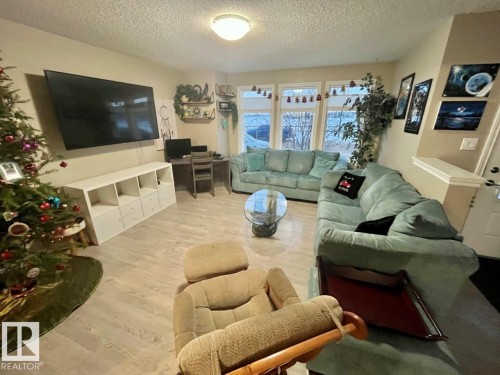 9340 211 Street Nw, Edmonton, AB - Indoor Photo Showing Living Room