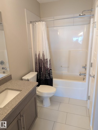 319 1144 Adamson Drive, Edmonton, AB - Indoor Photo Showing Bathroom