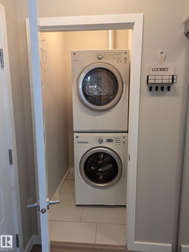 319 1144 Adamson Drive, Edmonton, AB - Indoor Photo Showing Laundry Room