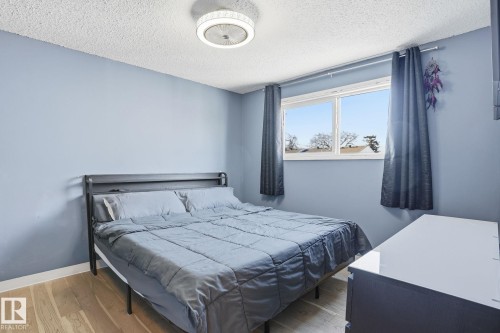 160 Habitat Crescent, Edmonton, AB - Indoor Photo Showing Bedroom