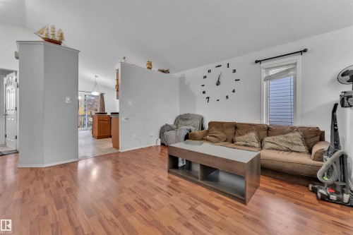 3307 24 Av, Edmonton, AB - Indoor Photo Showing Living Room