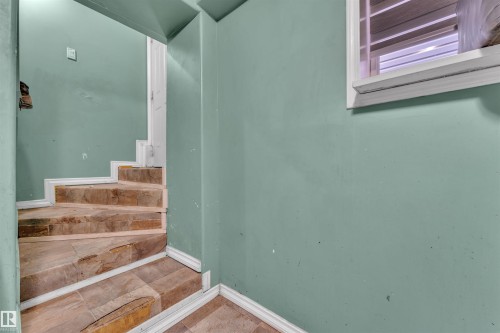 3307 24 Av, Edmonton, AB - Indoor Photo Showing Other Room