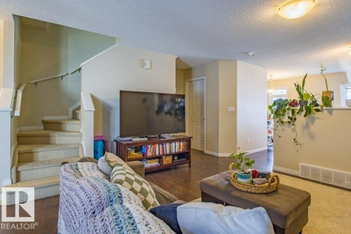 185 804 70 St Sw, Edmonton, AB - Indoor Photo Showing Living Room