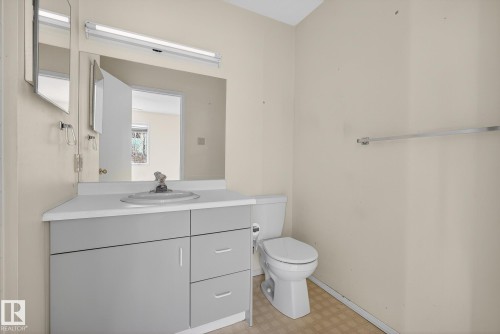 15110 103 Avenue, Edmonton, AB - Indoor Photo Showing Bathroom