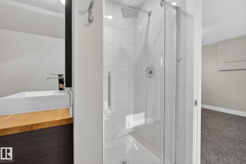 6219 150 Avenue, Edmonton, AB - Indoor Photo Showing Bathroom