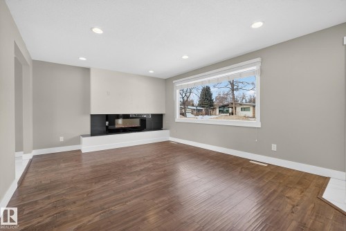6219 150 Avenue, Edmonton, AB - Indoor Photo Showing Living Room With Fireplace
