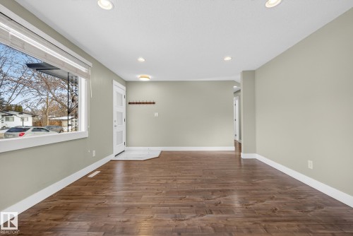 6219 150 Avenue, Edmonton, AB - Indoor Photo Showing Other Room