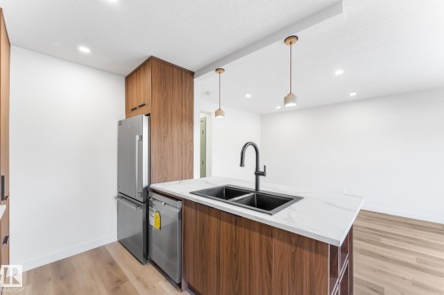 5106 47 Street, Stony Plain, AB - Indoor Photo Showing Kitchen With Double Sink With Upgraded Kitchen