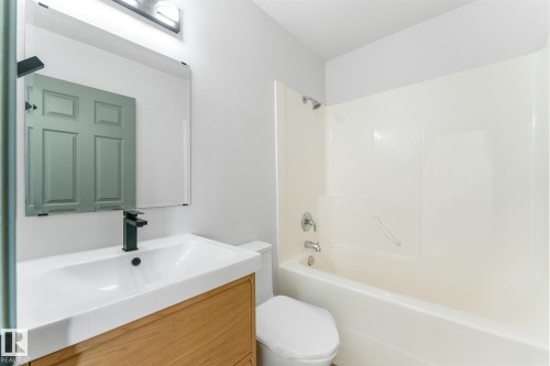 5106 47 Street, Stony Plain, AB - Indoor Photo Showing Bathroom
