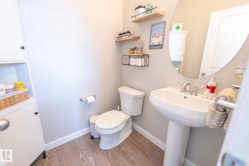 3112 Carpenter Landing Landing, Edmonton, AB - Indoor Photo Showing Bathroom