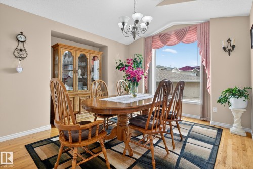 7335 164 Avenue, Edmonton, AB - Indoor Photo Showing Dining Room