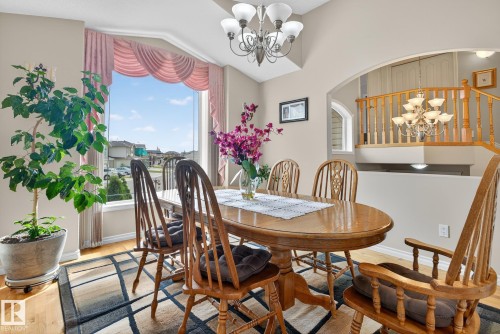 7335 164 Avenue, Edmonton, AB - Indoor Photo Showing Dining Room