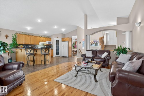 7335 164 Avenue, Edmonton, AB - Indoor Photo Showing Living Room