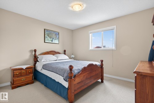7335 164 Avenue, Edmonton, AB - Indoor Photo Showing Bedroom